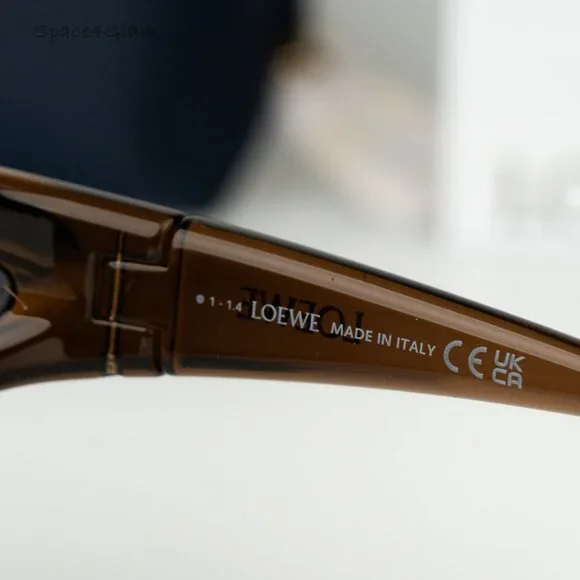 Loewe SIGNATURE Sunglasses Brown/Grey Mask Frame (LW40143U 47A) New & AUTHENTIC New Loewe LW40143U 47A Shiny Transparent Brown/Grey 70-17  main image 4